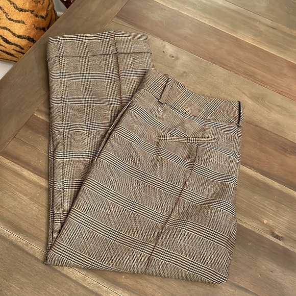 SCOOP women’s brown pleat front cropped plaid cuffed trousers. Size 0. - Picture 3 of 12